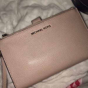 Michael kors wrist wallet